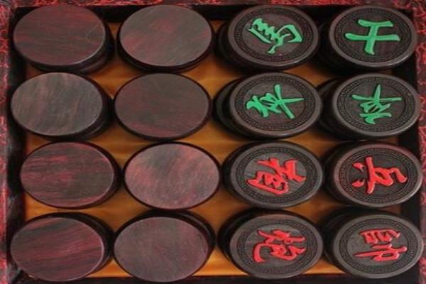 实木象棋哪种木头最好（探寻实木象棋的极品木材）.