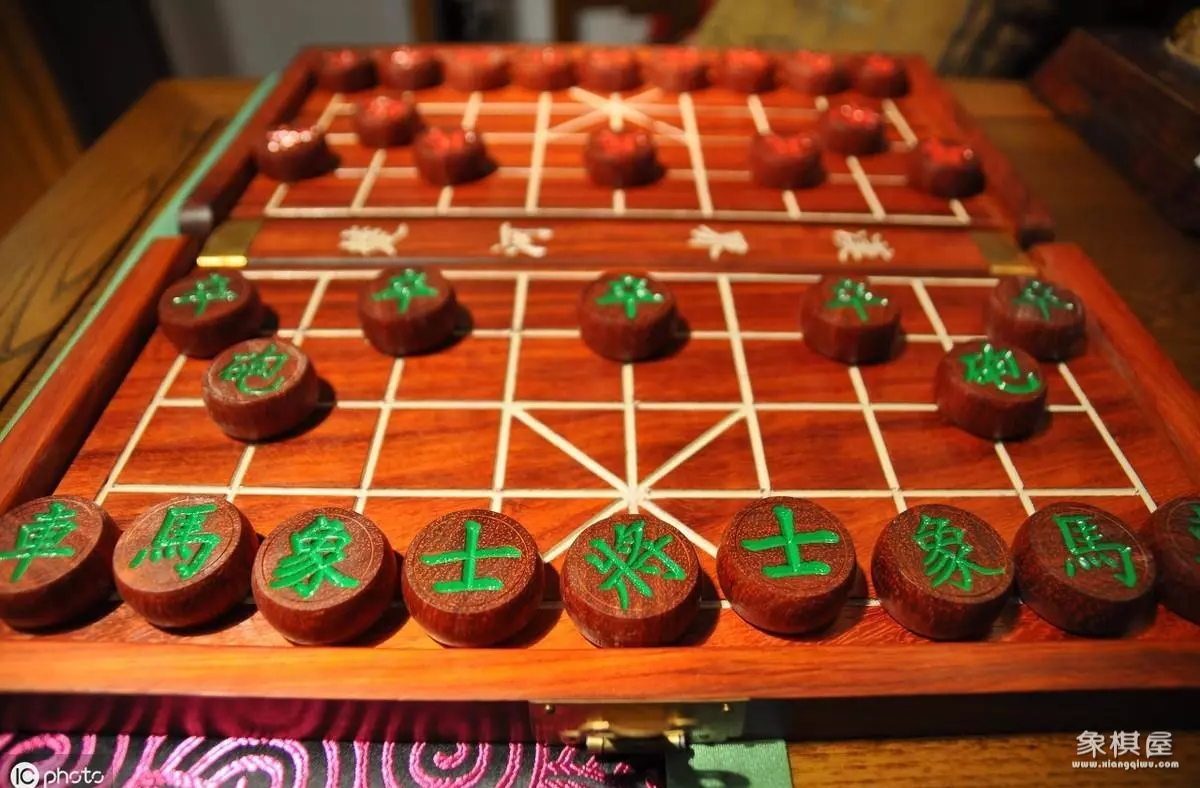 中国象棋棋盘的样子