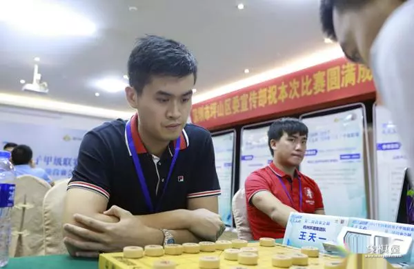 王天一vs胡荣华象棋爱好者