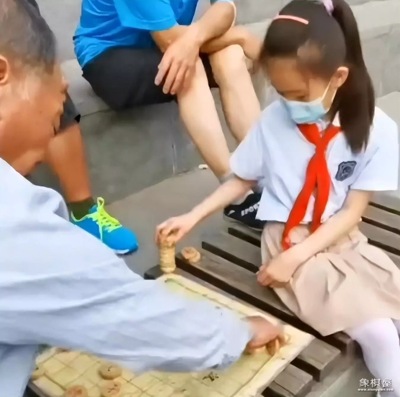 小女孩中国象棋对弈游戏