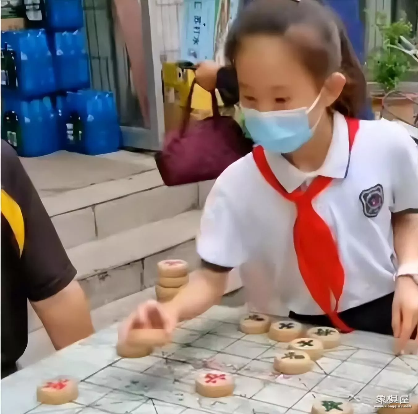 小女孩中国象棋对弈游戏