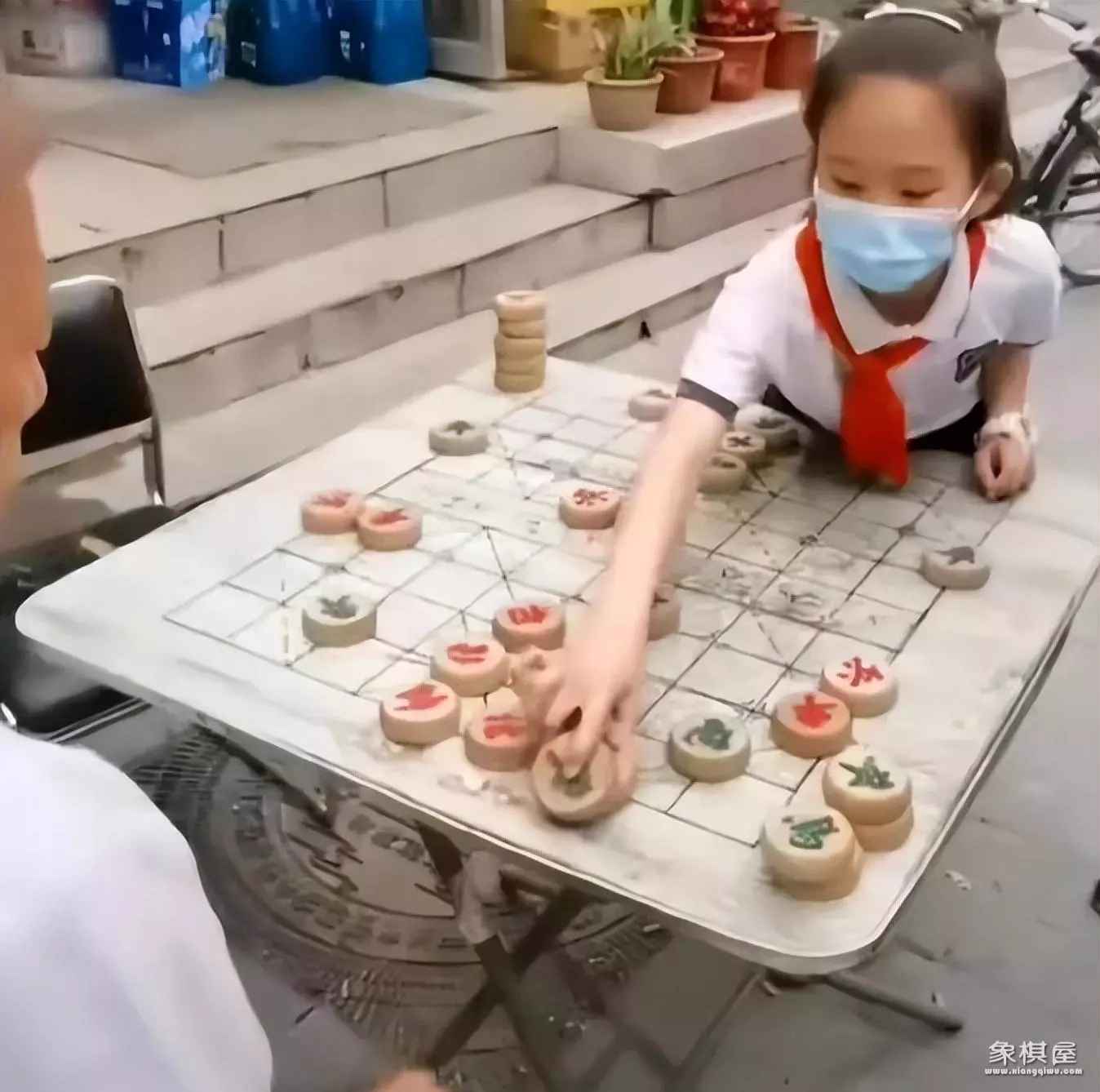 小女孩中国象棋对弈游戏