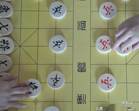 中国象棋哪个是先开局就走的棋子