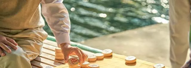 怎么玩好象棋的技巧(1)