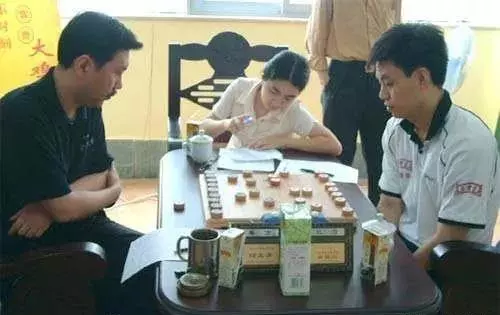 许银川个人赛夺冠成绩最好的一次是哪一年(2)