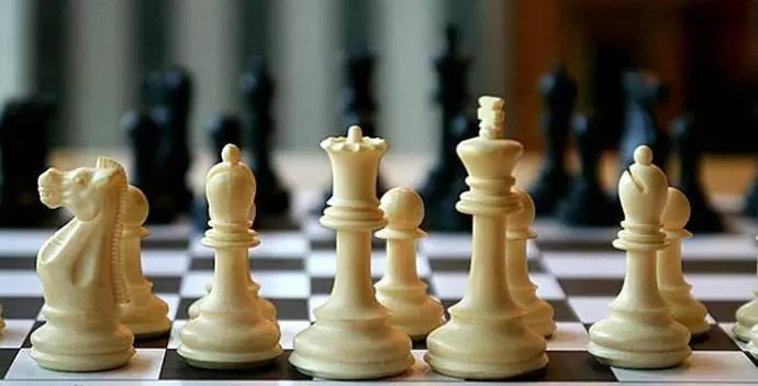 学中国象棋好还是国际象棋好(1)