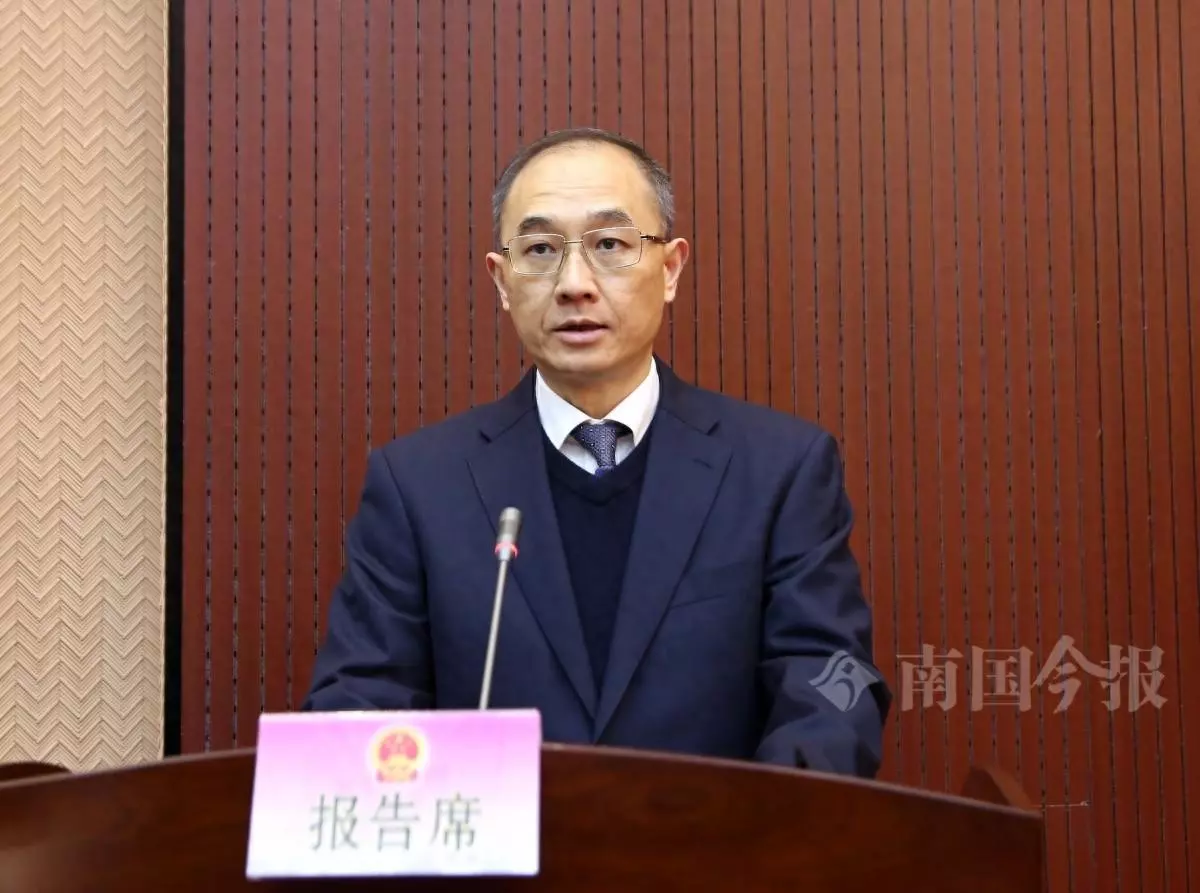 柳州市中级人民法院刑事审判第二庭长的任免(1)