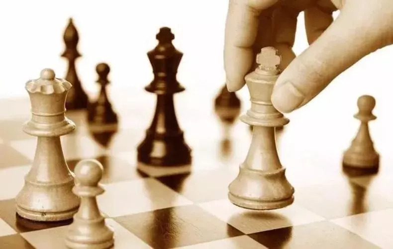 现在学中国象棋好还是国际象棋好一点(1)