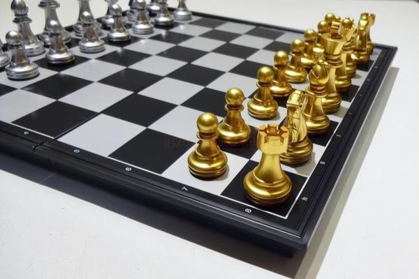 游戏国际象棋中皇后的走法是.