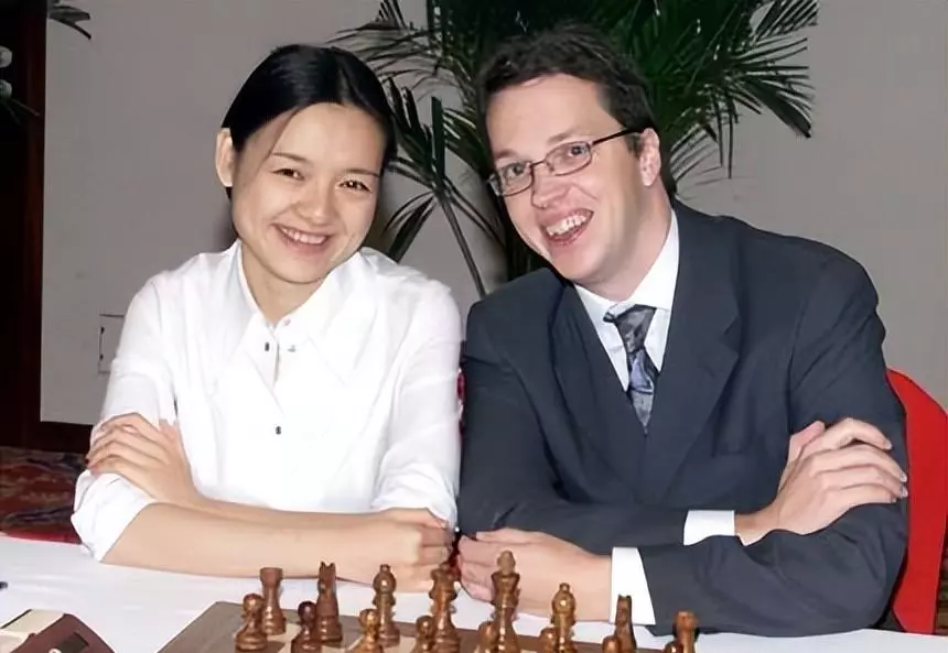中国象棋大师嫁给卡塔尔哪个王子(12)