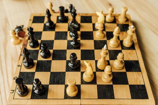 国际象棋黑白棋子各有多少个?.