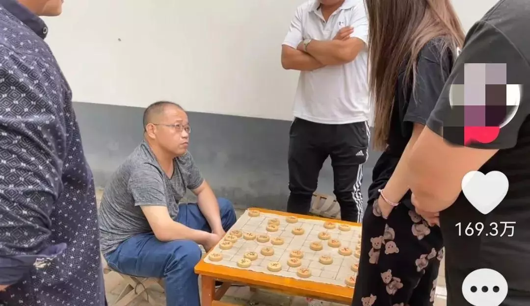 象棋直播平台哪个好怎么挣钱(2)