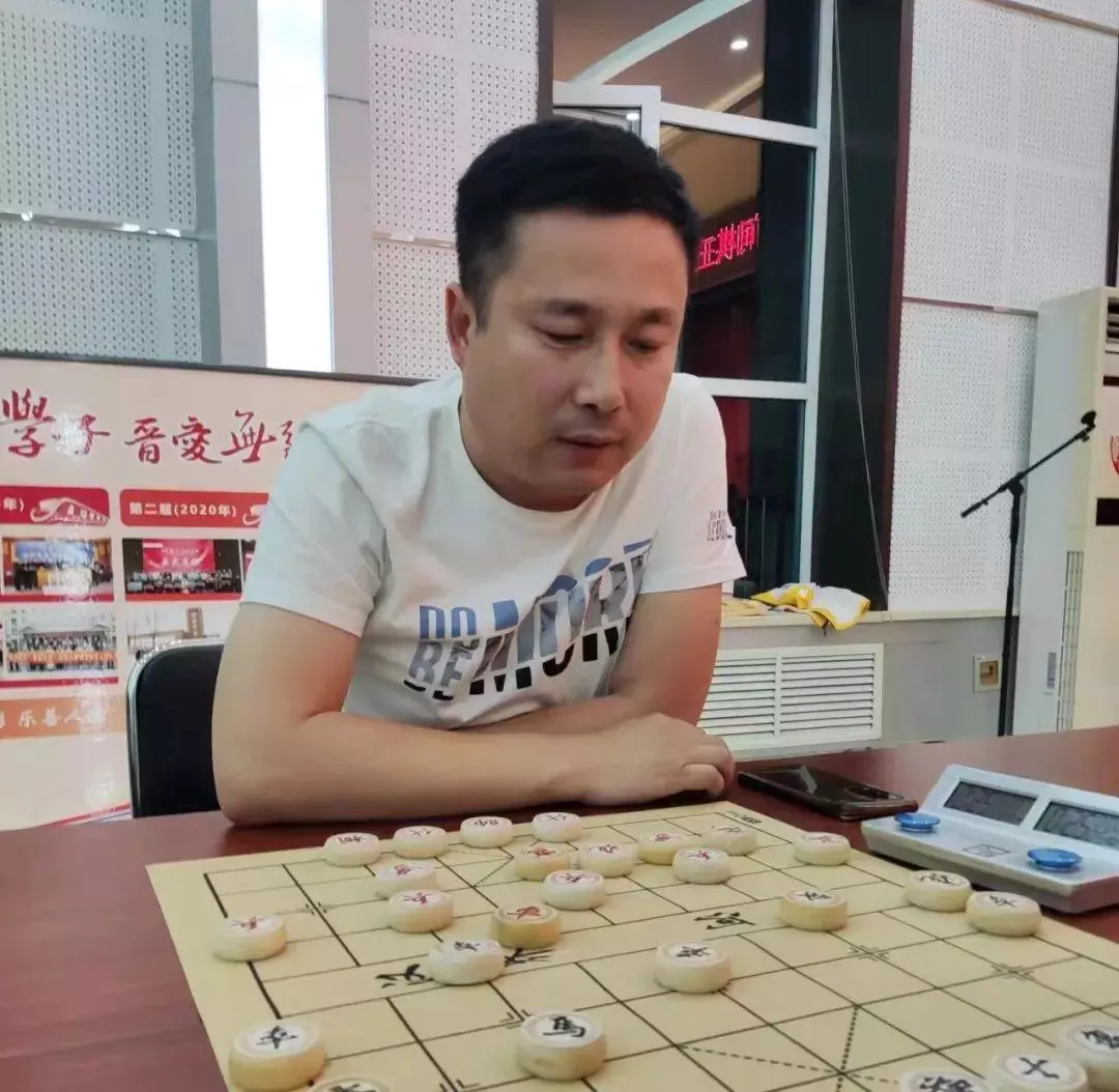 梁辉远得全国象棋什么冠军(2)