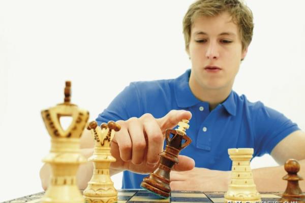 国际象棋手获得国际大师称号的条件